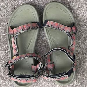 Mens Teva Hurricane XLT2 sandals size 12, like new